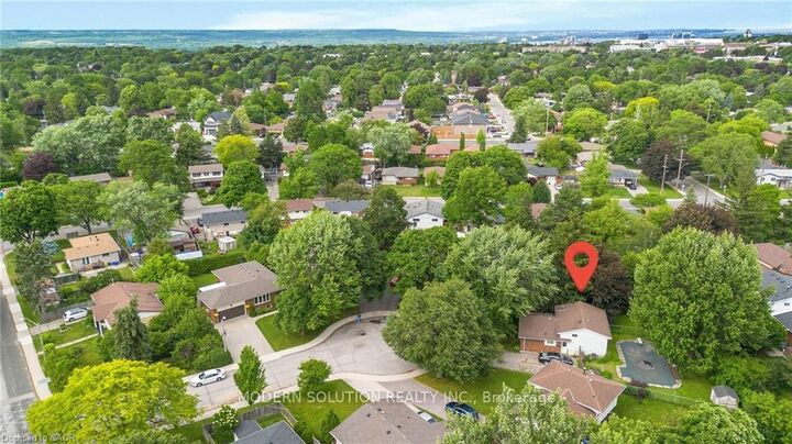 Property Photo: 108 Fassett Court ON L9G 4E7
