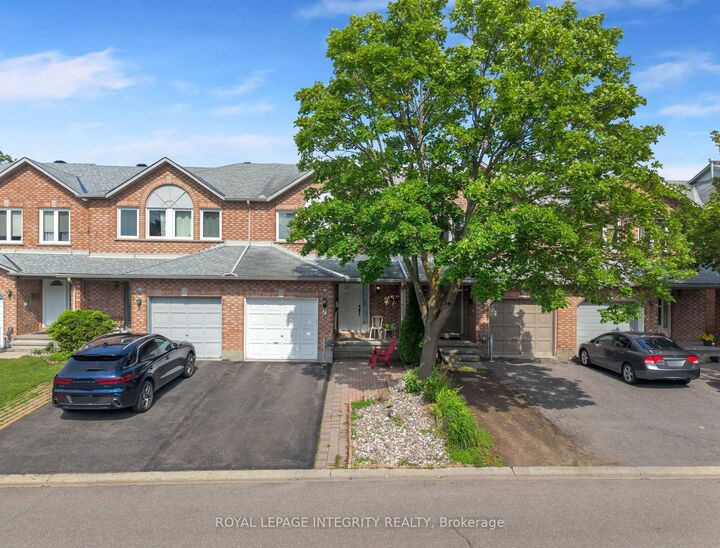 Property Photo: 7 Westpointe Crescent ON K2G 5Z1