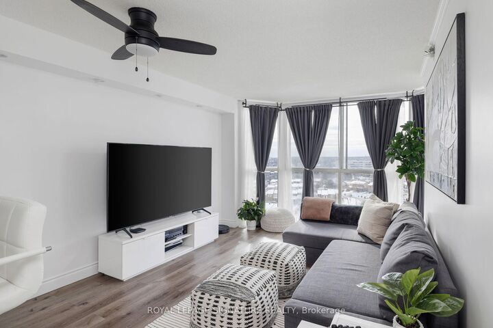 Property Photo: 880 Dundas Street W 909 ON L5C 4H3