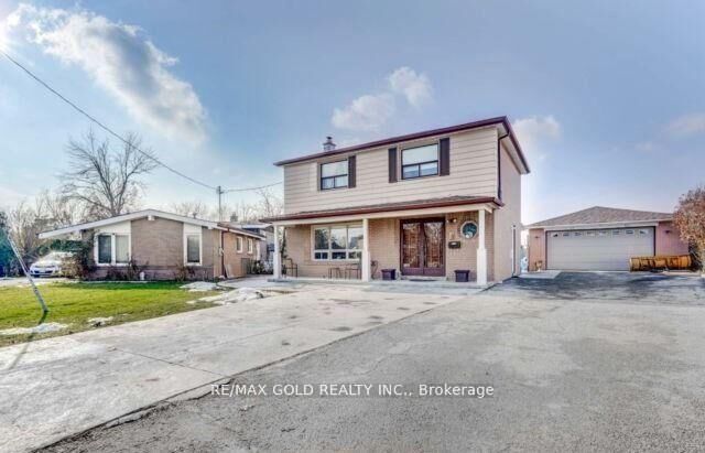 Property Photo: 6 Monaco Court ON M3N 1R8