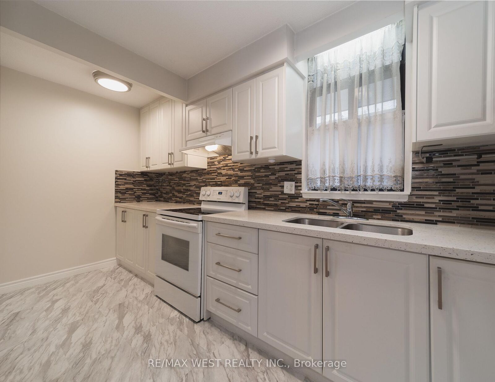 Property Photo: 50 Old Kingston Road 1-202 ON M1E 4Y1