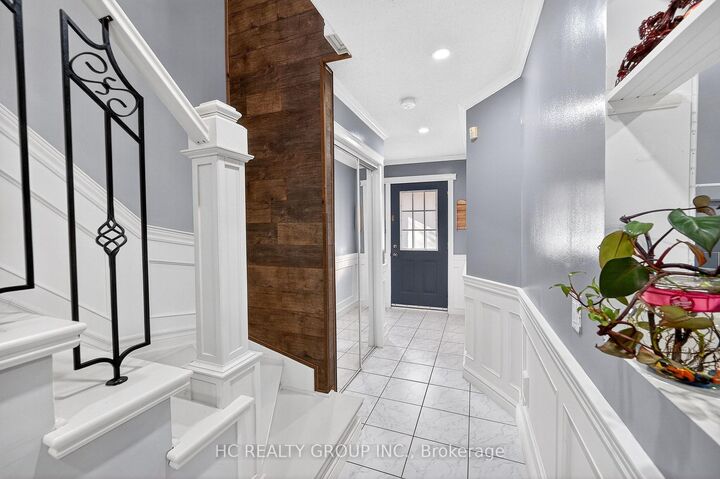Property Photo: 2080 Leanne Boulevard 81 ON L5K 2S6