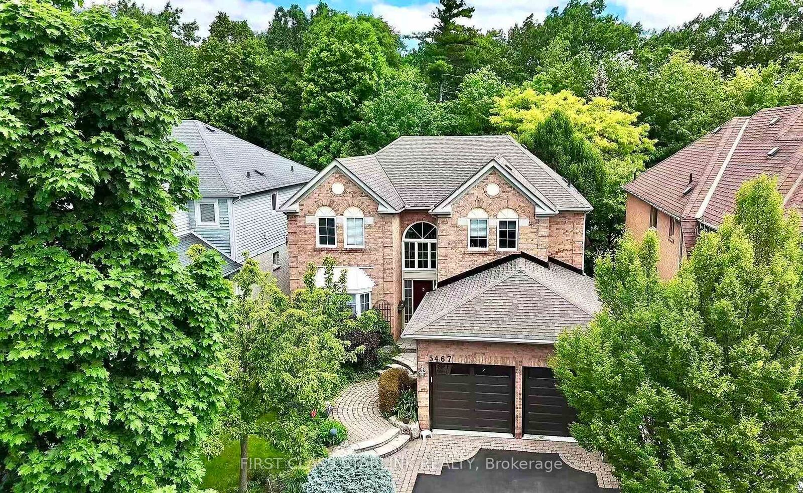 Property Photo: 5467 Planters Wood Court ON L5M 5V6
