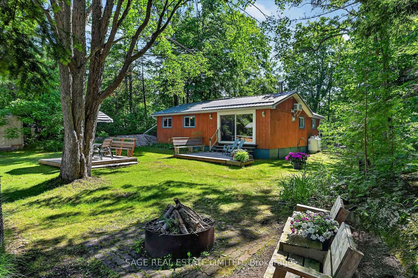 Property Photo: 420 Edwina Drive ON K0M 1A0