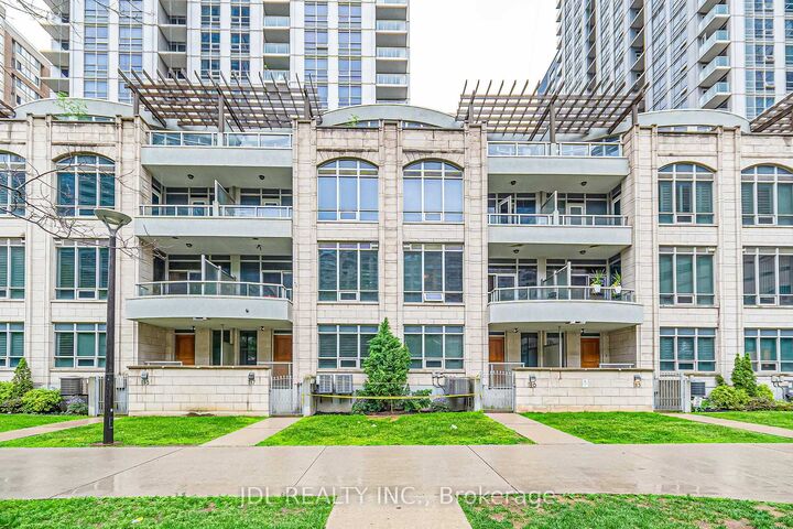761 Bay Street Th07 — photo 1