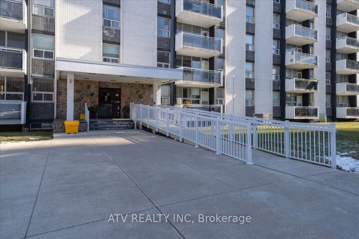 Property Photo:  151 La Rose Avenue 804  ON M9P 1B3 