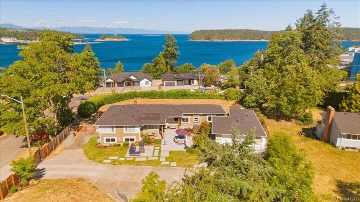 Property Photo: 2565 Departure Bay Rd BC V9S 3W2