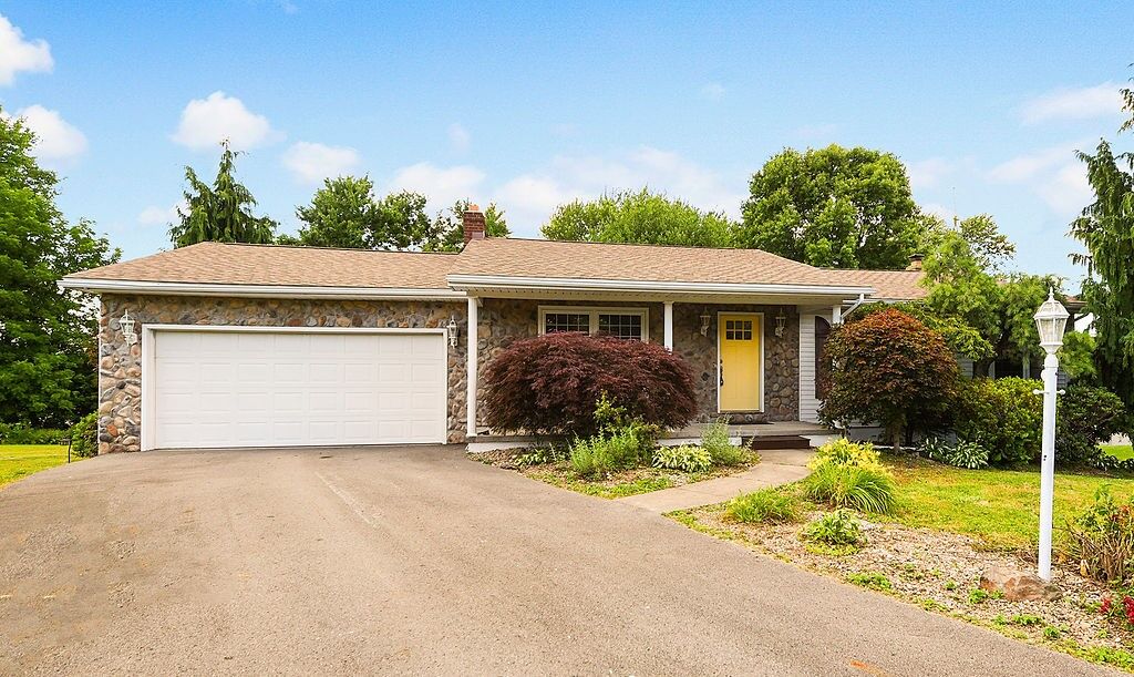 Property Photo: 229 Wallace Circle PA 16101