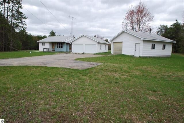 Property Photo: 7700 N Saint Helen Road MI 48656