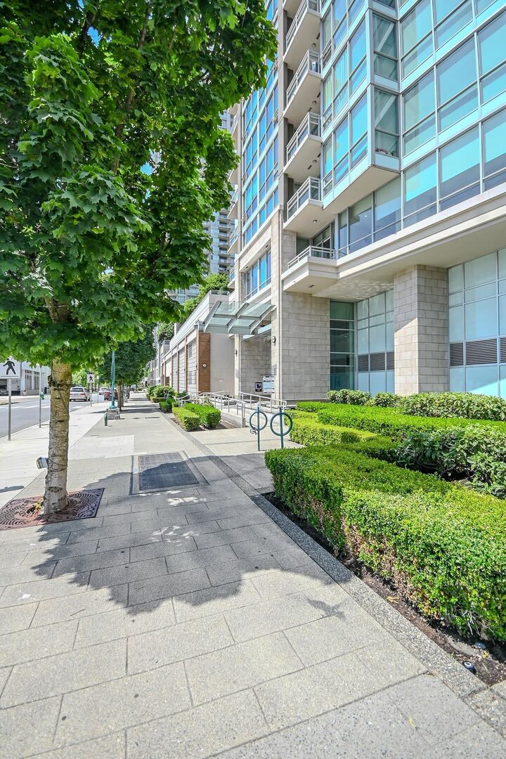 Property Photo: 2975 Atlantic Avenue 1206 BC V3B 0C5