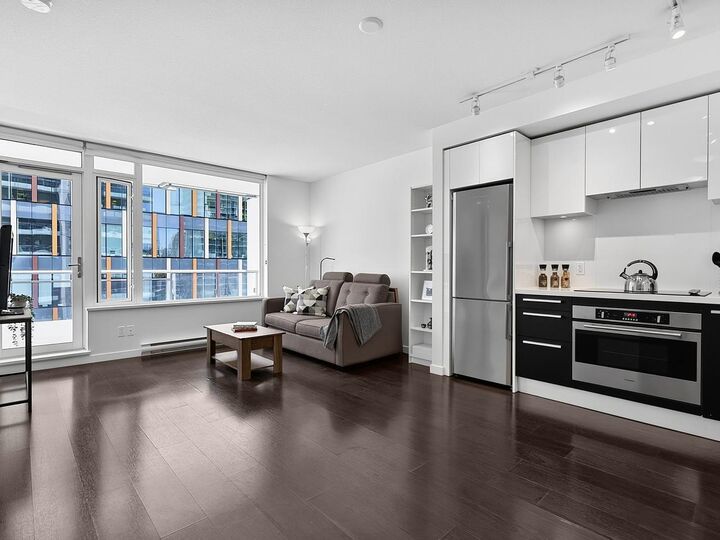 Property Photo: 6333 Silver Avenue 703 BC V5H 0C3