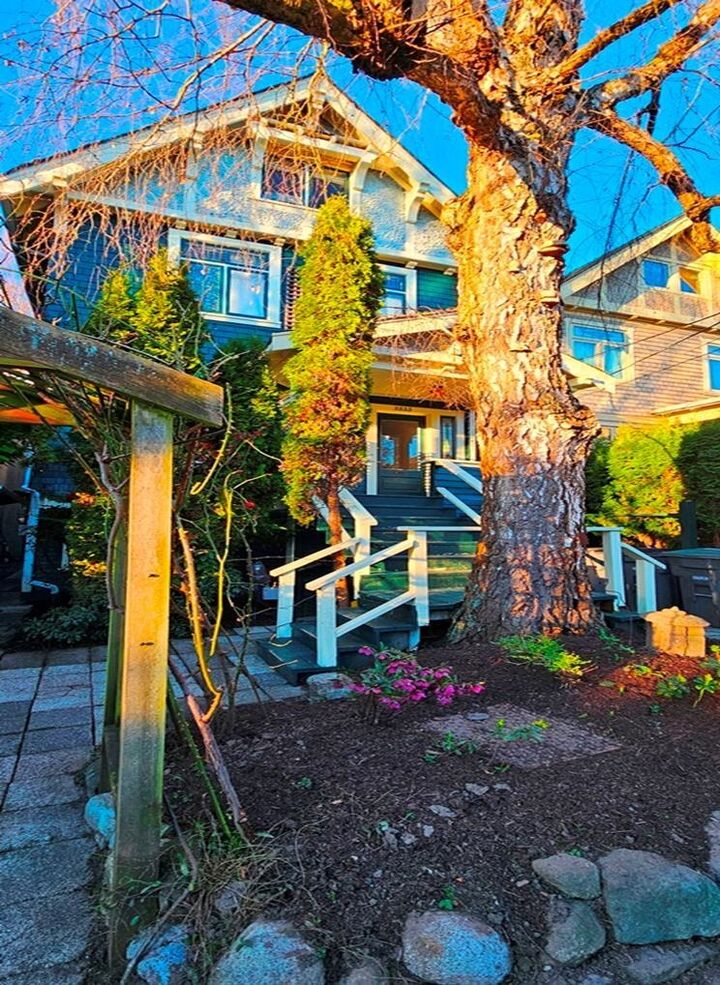 Property Photo: 2635 W 7th Avenue BC V6K 1Z2