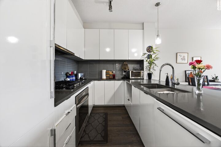 Photo de la propriété:  9311 Alexandra Road 427  BC V6X 0L8 