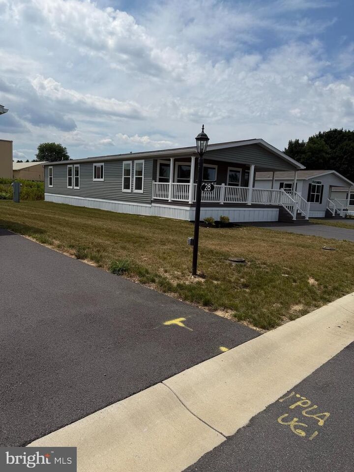 Property Photo:  28 Evergreen Aly  PA 17078 