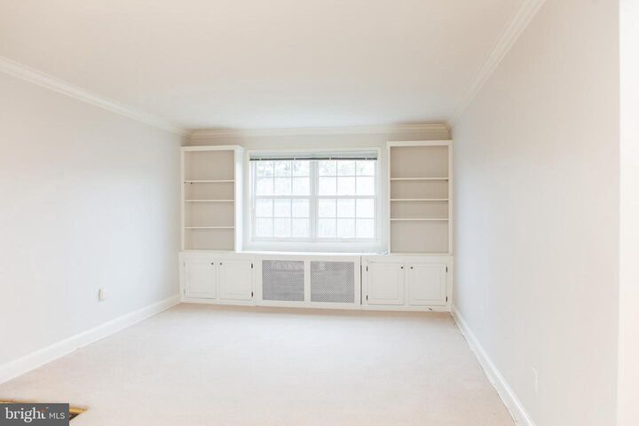 Property Photo:  1712 W Abingdon Drive 301  VA 22314 