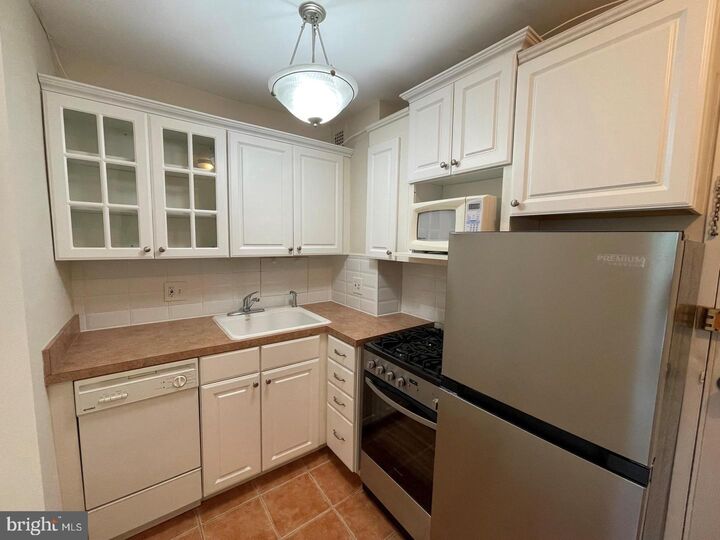 Property Photo:  2800 Wisconsin Avenue NW 306  DC 20007 