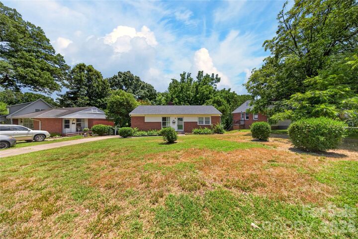 Property Photo:  520 Inwood Drive  NC 28209 