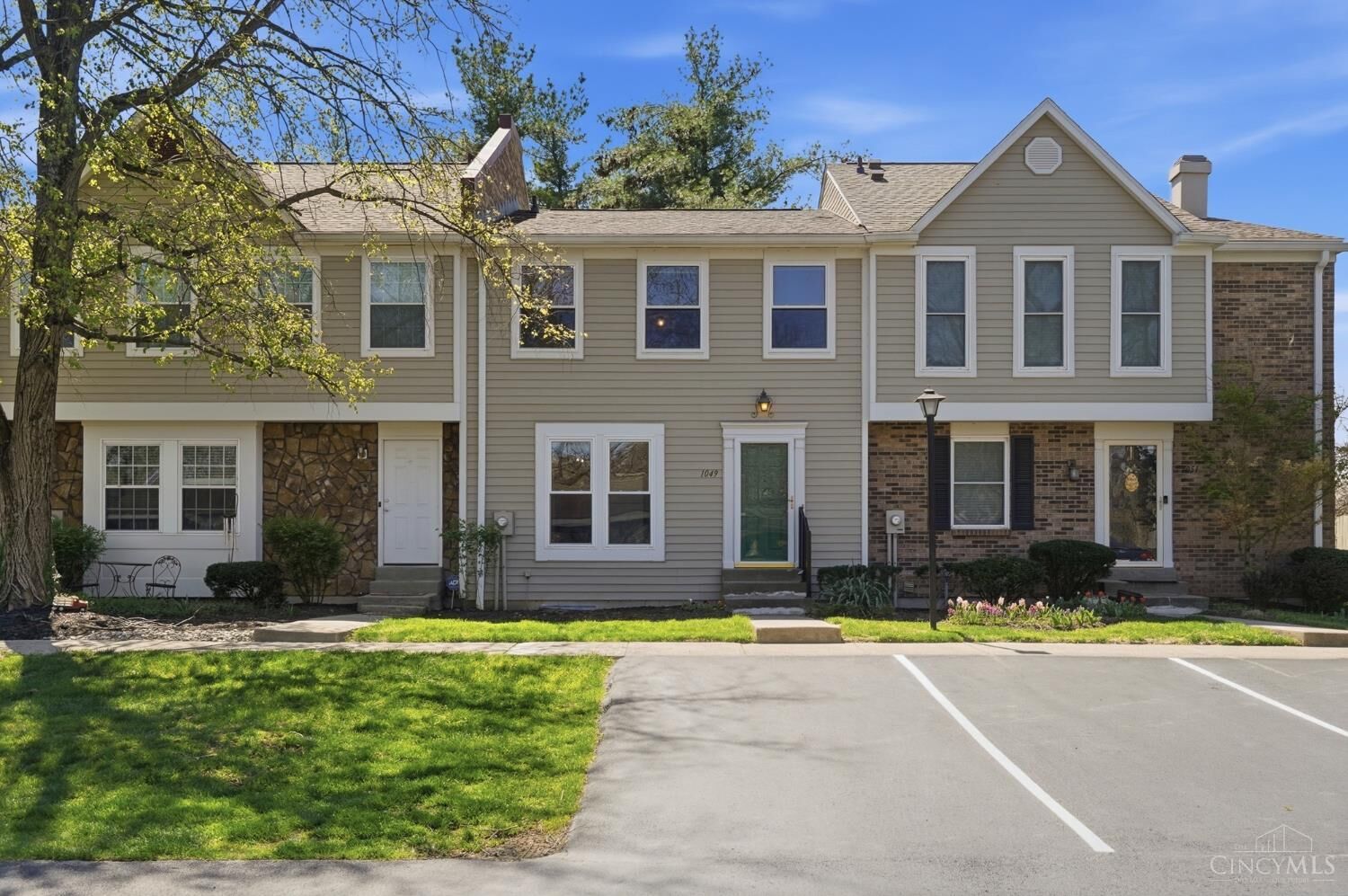 Property Photo:  1049 Stratford Court  OH 45140 