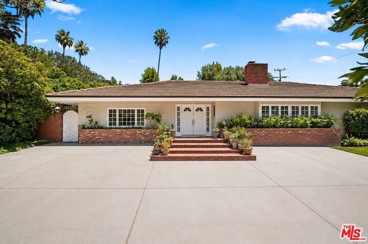 Property Photo:  1902 Coldwater Canyon Dr  CA 90210 