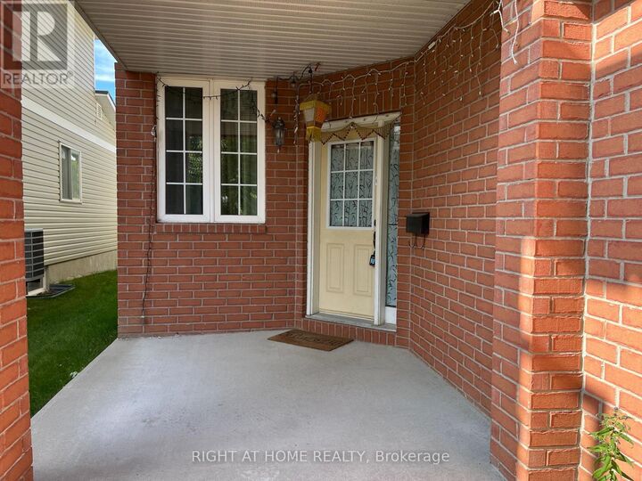 Property Photo:  270 Deercroft Avenue  ON K2J 5B8 