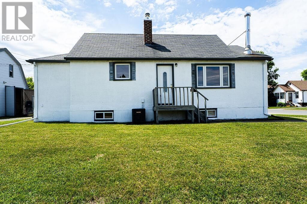 Property Photo:  600 Mary St. W.  ON P7E 4L4 