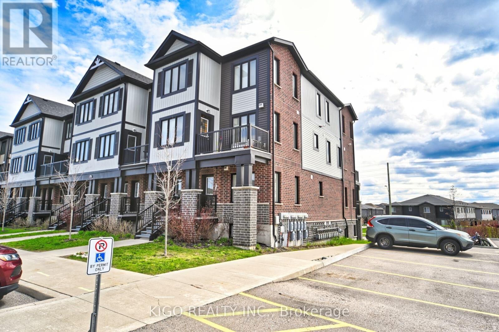 Property Photo:  160 Rochefort Street A15  ON N2R 1V5 
