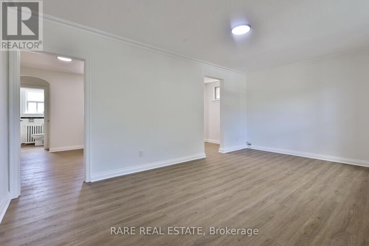 Property Photo:  2367 1/2 Queen Street B  ON M4E 1H2 