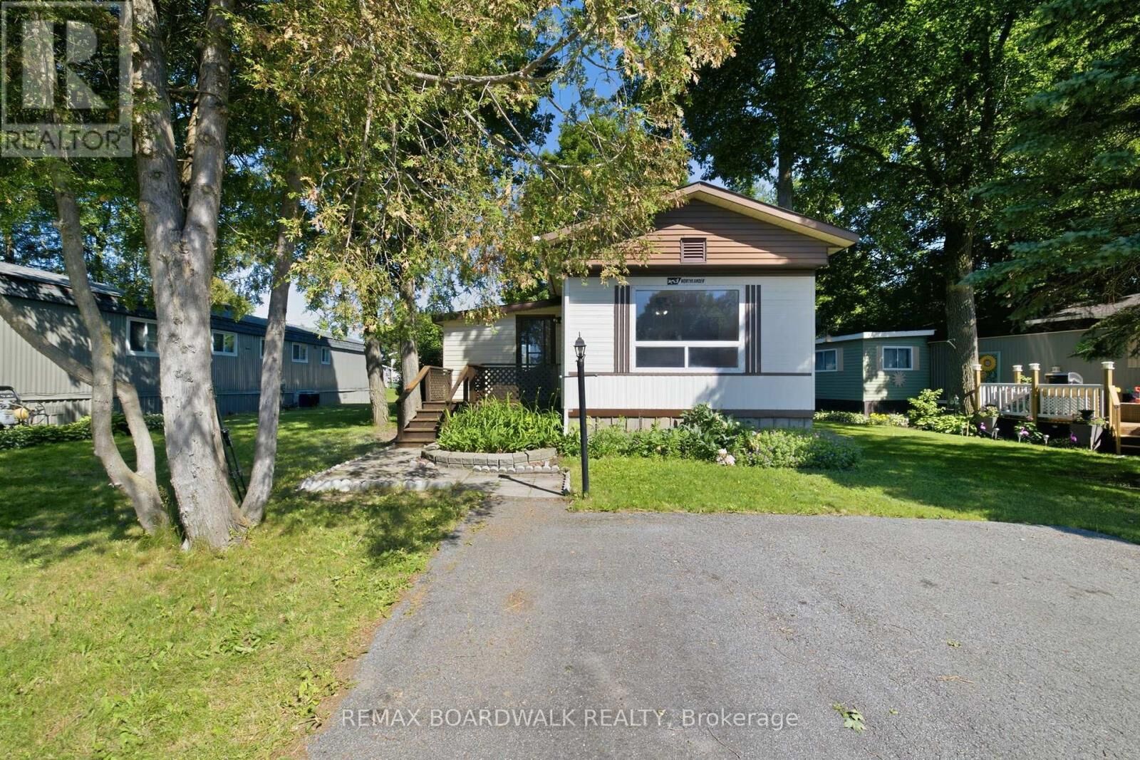 Property Photo: 516 Maplegrove Road ON K7C 4R4