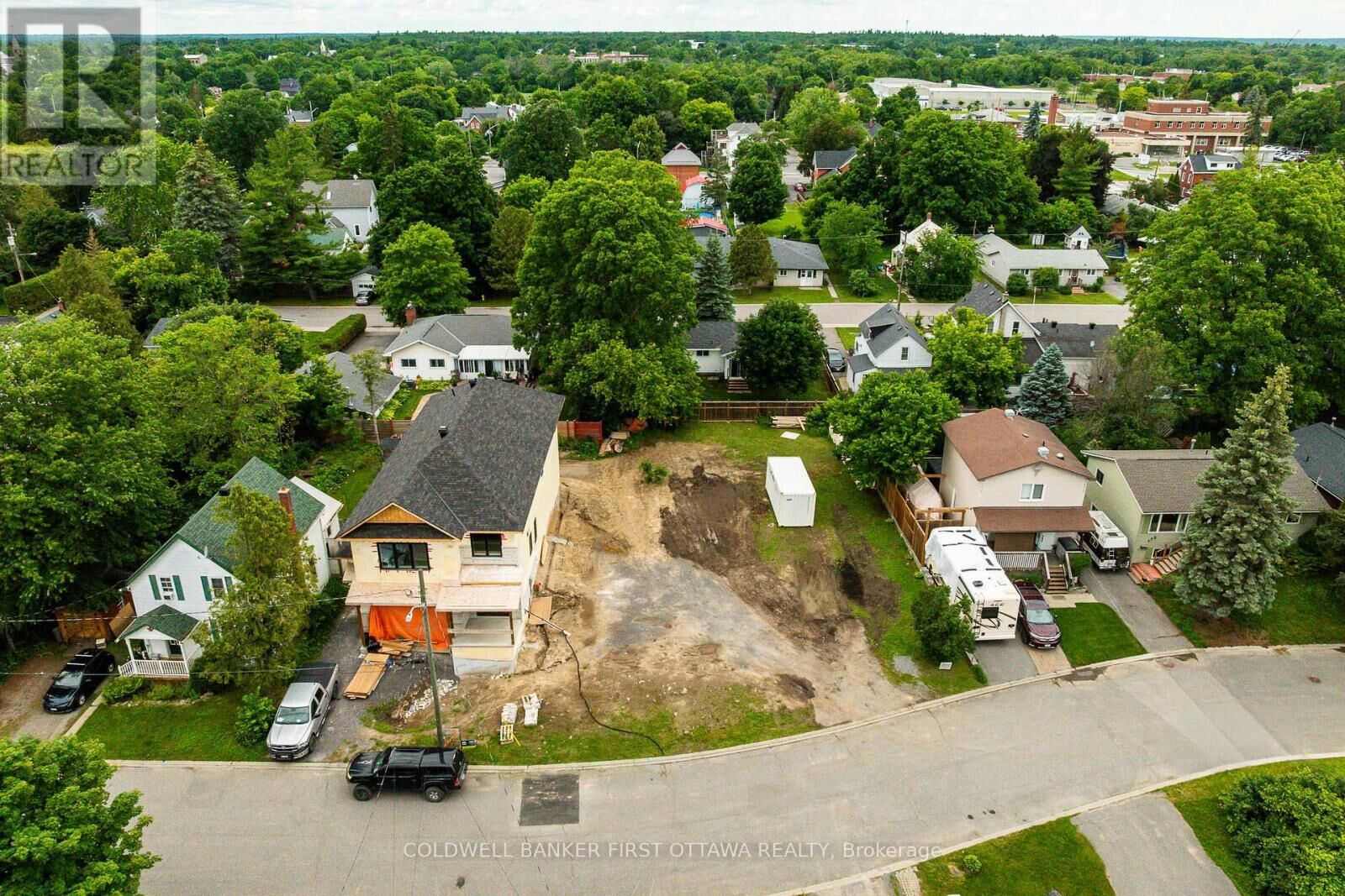 Property Photo:  165 King Street  ON K7C 1G5 