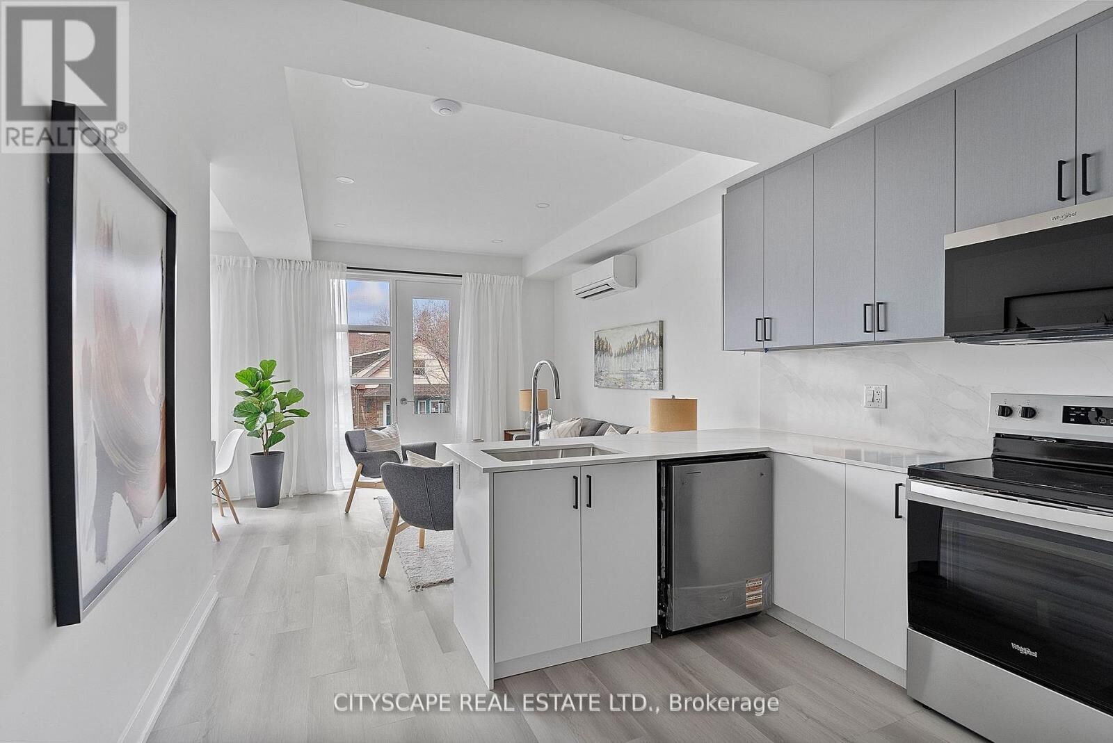 Property Photo:  587 Oakwood Avenue 3 (Upper)  ON M6E 2X8 