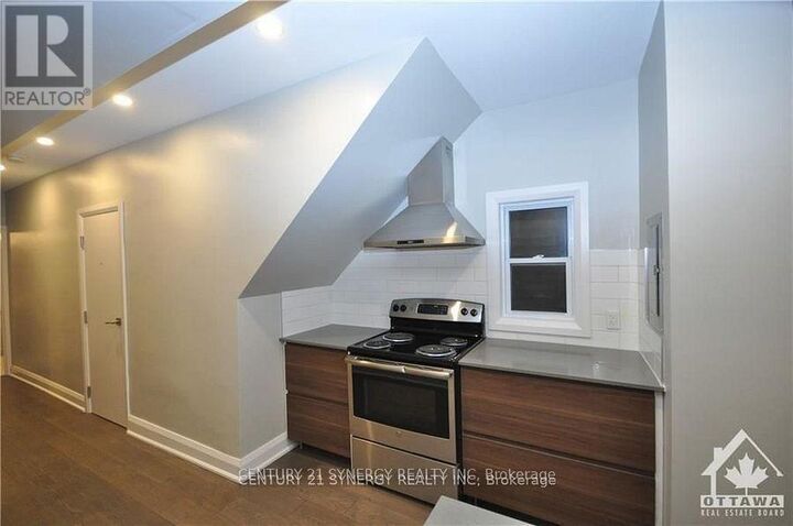 Property Photo:  571 McLeod Street 2  ON K1R 5R2 
