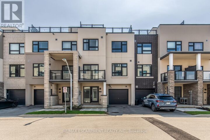 Property Photo:  1121 Cooke Boulevard 32  ON L7T 0C3 