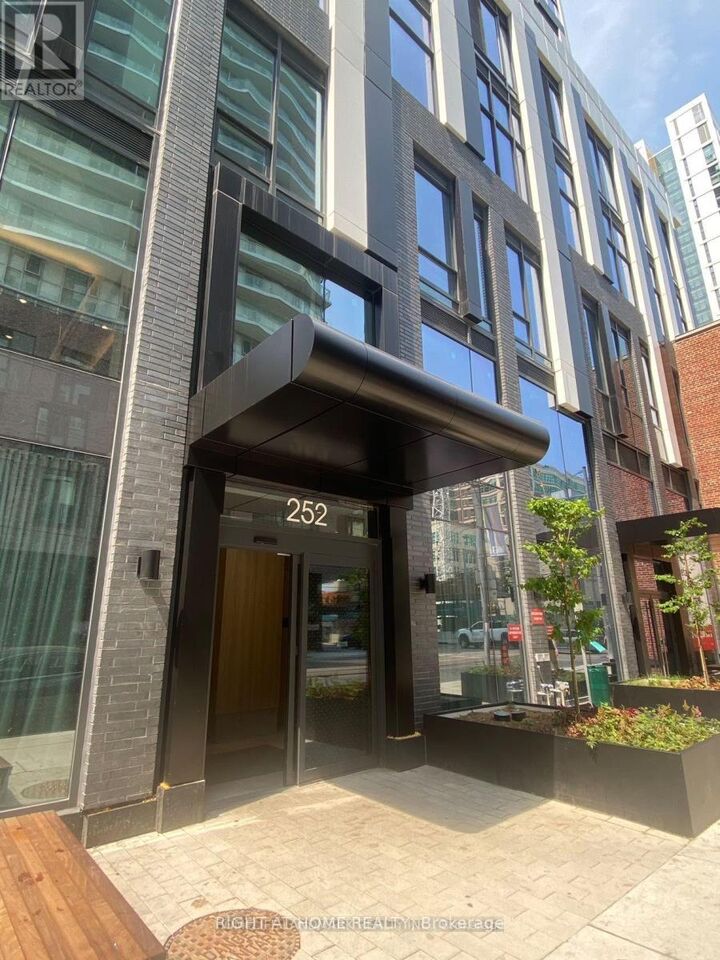 Property Photo:  252 Church Street 3801  ON M5B 1Z2 