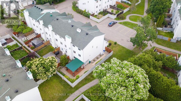 Property Photo:  25 Castlegreen Private 36  ON K1T 3N4 