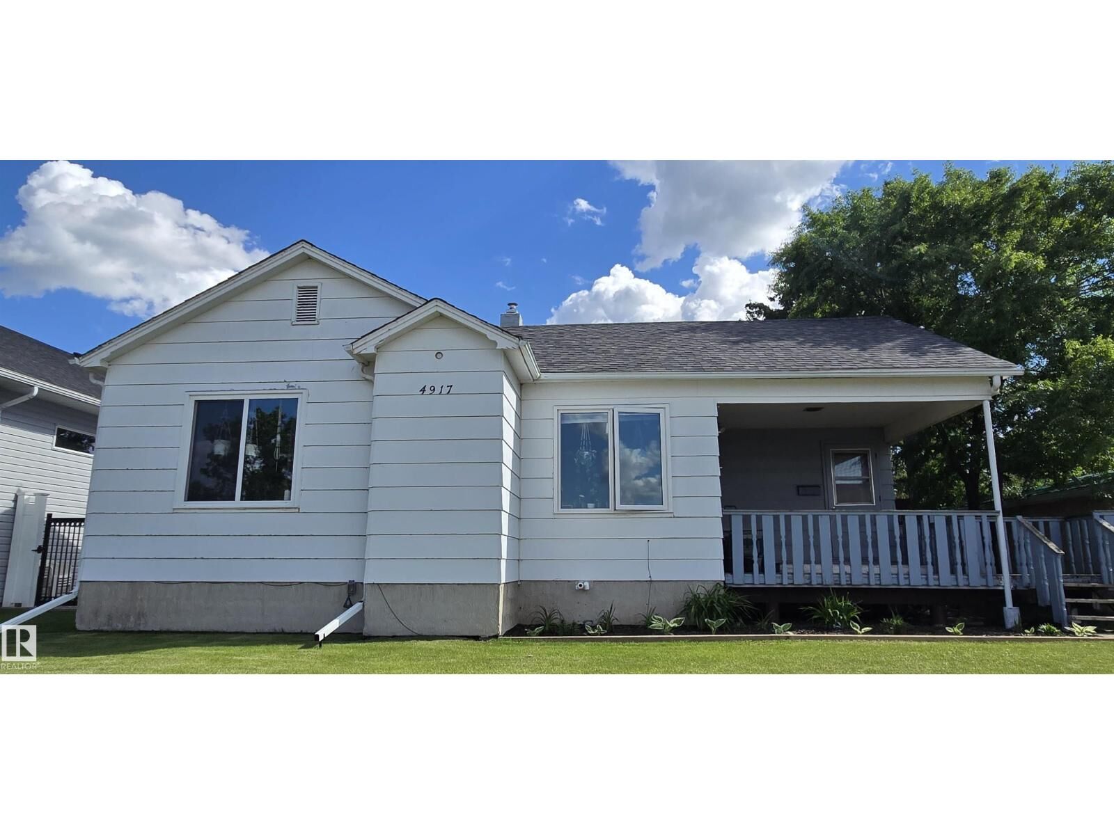 Property Photo:  4917 45 Av  AB T9C 1A6 