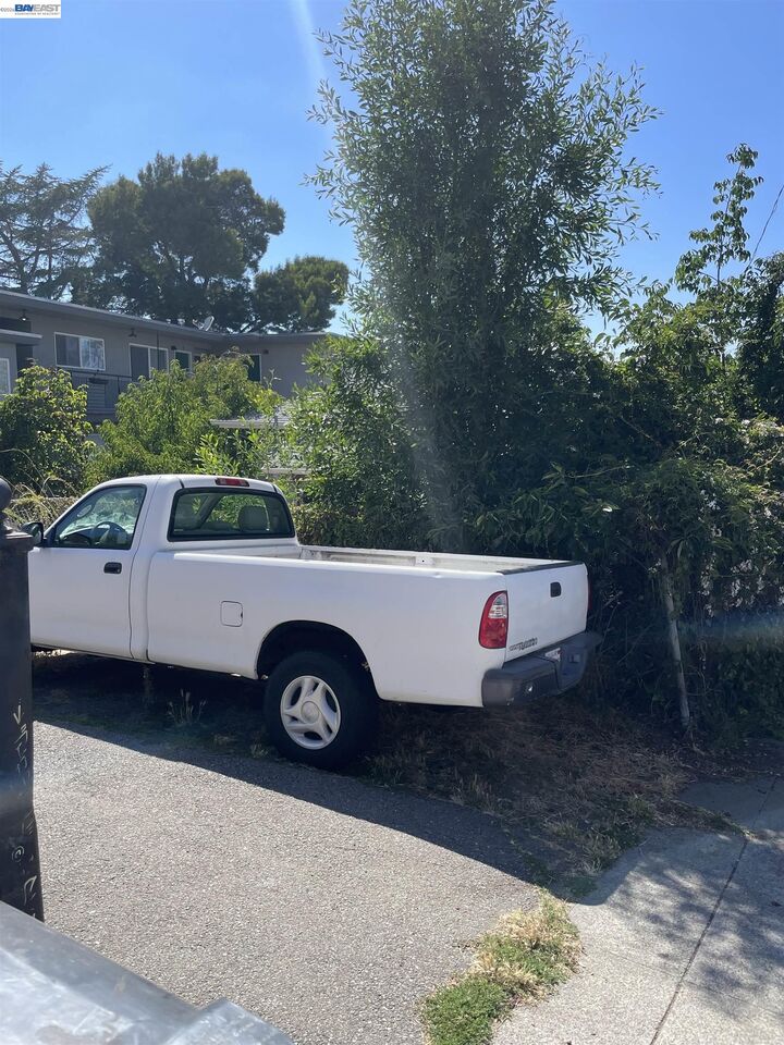 Property Photo:  770 Walker Ave  CA 94610 