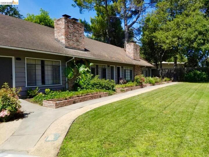 Property Photo:  21 Waverley Ct 3  CA 94025 