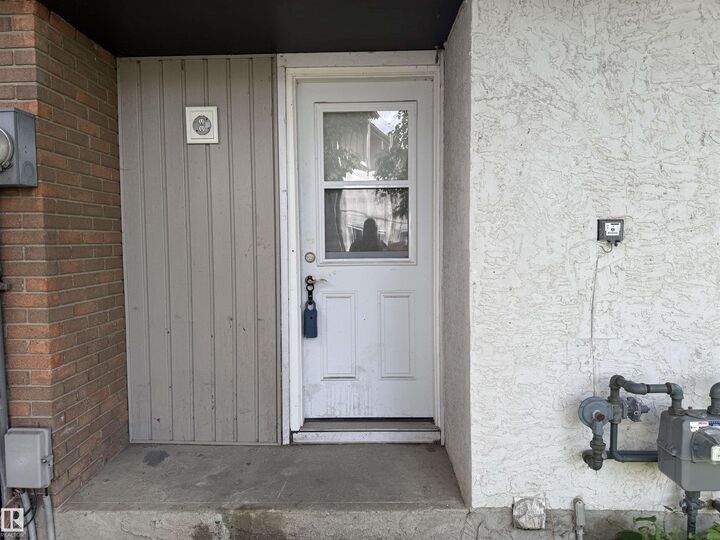 Property Photo:  8010 141 Avenue NW 10  AB T5C 2N9 