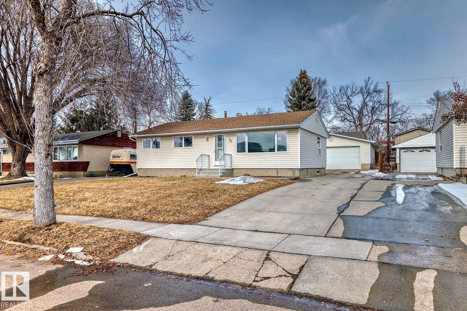 Property Photo:  37 Sheridan Drive  AB T8N 0J1 
