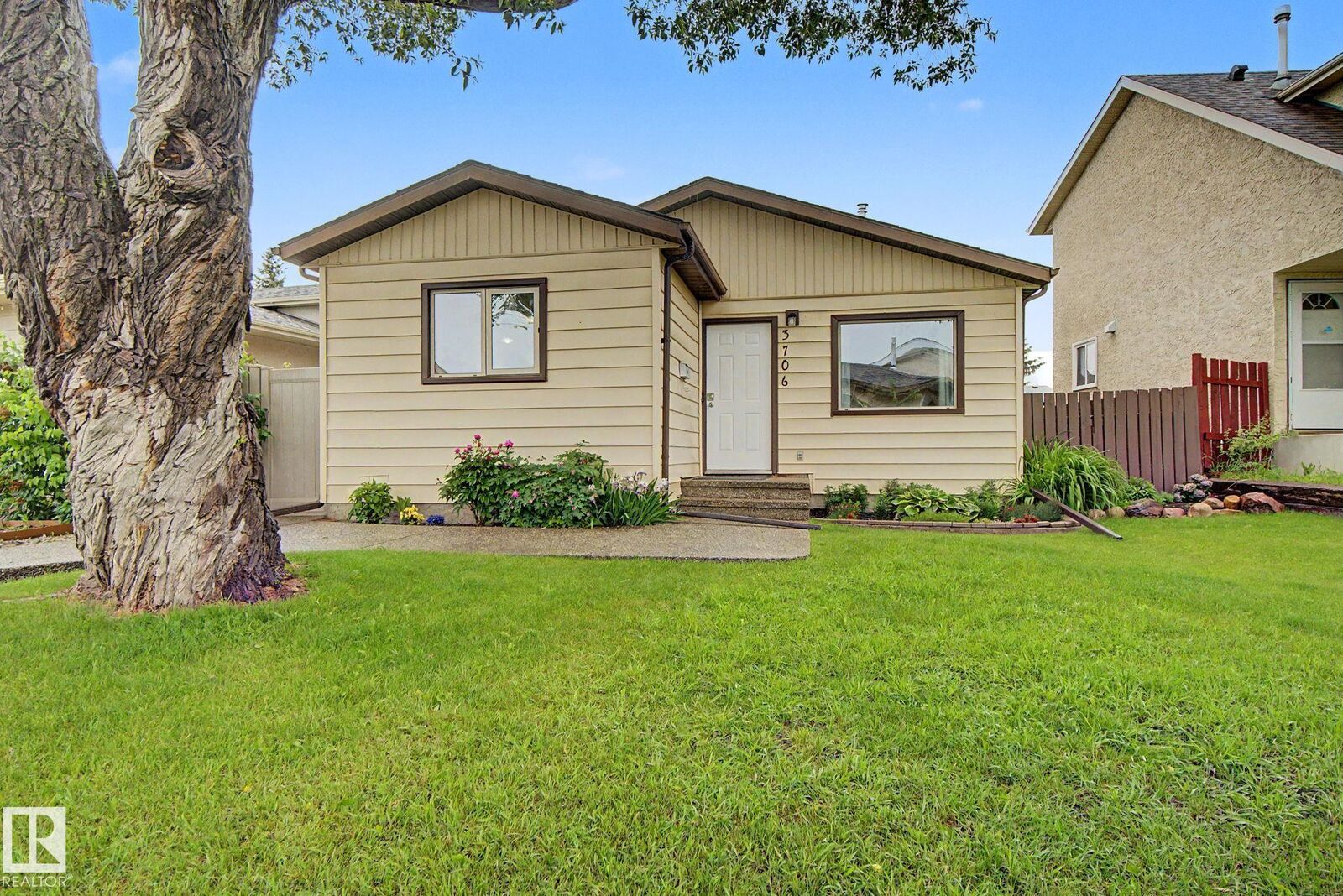 Photo de la propriété:  3706 41 Avenue NW  AB T6L 5M2 