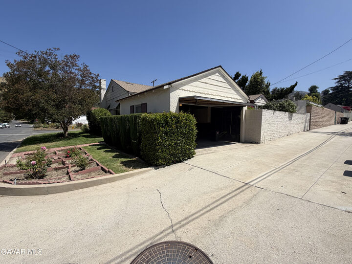 Property Photo:  2500 Story Place  CA 91206 