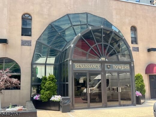 Property Photo:  111 Mulberry St 2R  NJ 07102 