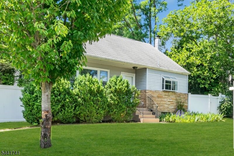 Property Photo:  13 Allen St  NJ 08822 