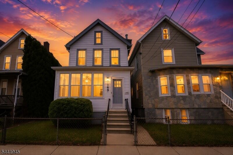 Property Photo:  169 Oakwood Pl  NJ 07050 