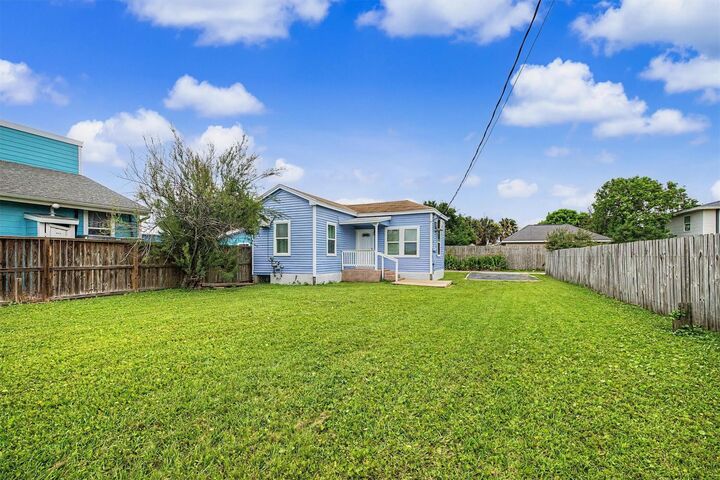 Property Photo:  5813 Avenue S 1/2  TX 77551 