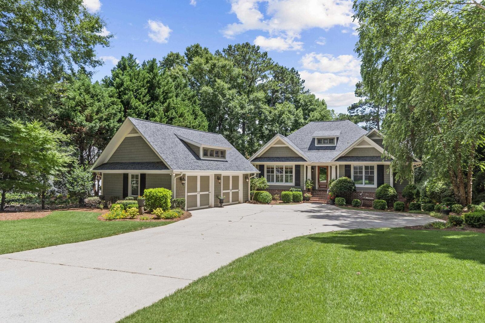 Property Photo:  1370 Winged Foot Drive  GA 30642-0000 