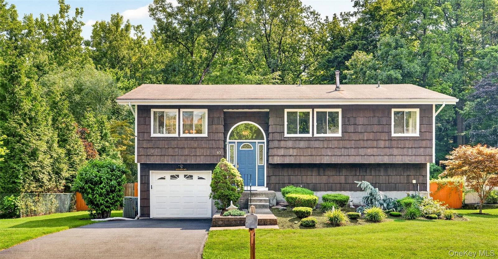 Property Photo:  10 Lighthouse Court  NY 10986 