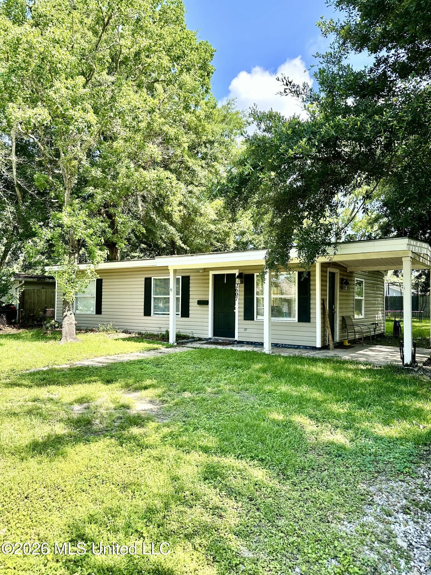 Property Photo:  2607 Avenue B  MS 39567 
