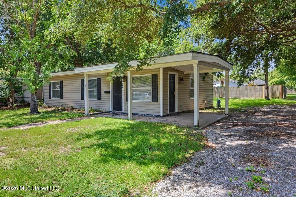 Property Photo: 2607 Avenue B MS 39567