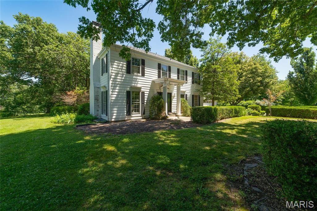 Property Photo:  1 E Weldon Springs Heights Drive  MO 63304 
